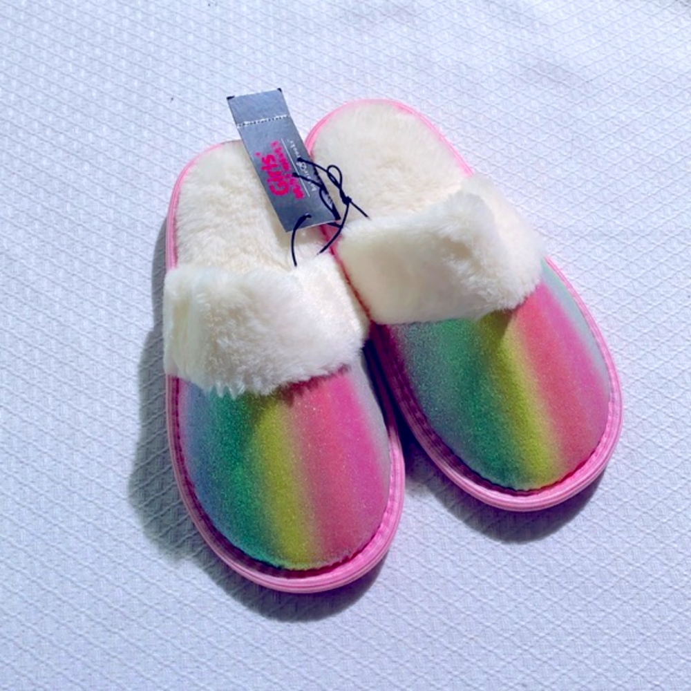 NWT! Girls Rainbow(colored) House Slippers with white fur inside. Size L2/3